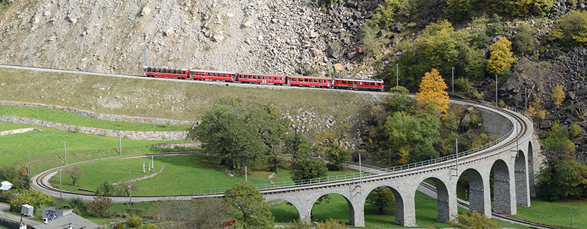 Kreisviadukt der Rhätischen Bahn in Brusion (Bild: Friedrich Böhringer)